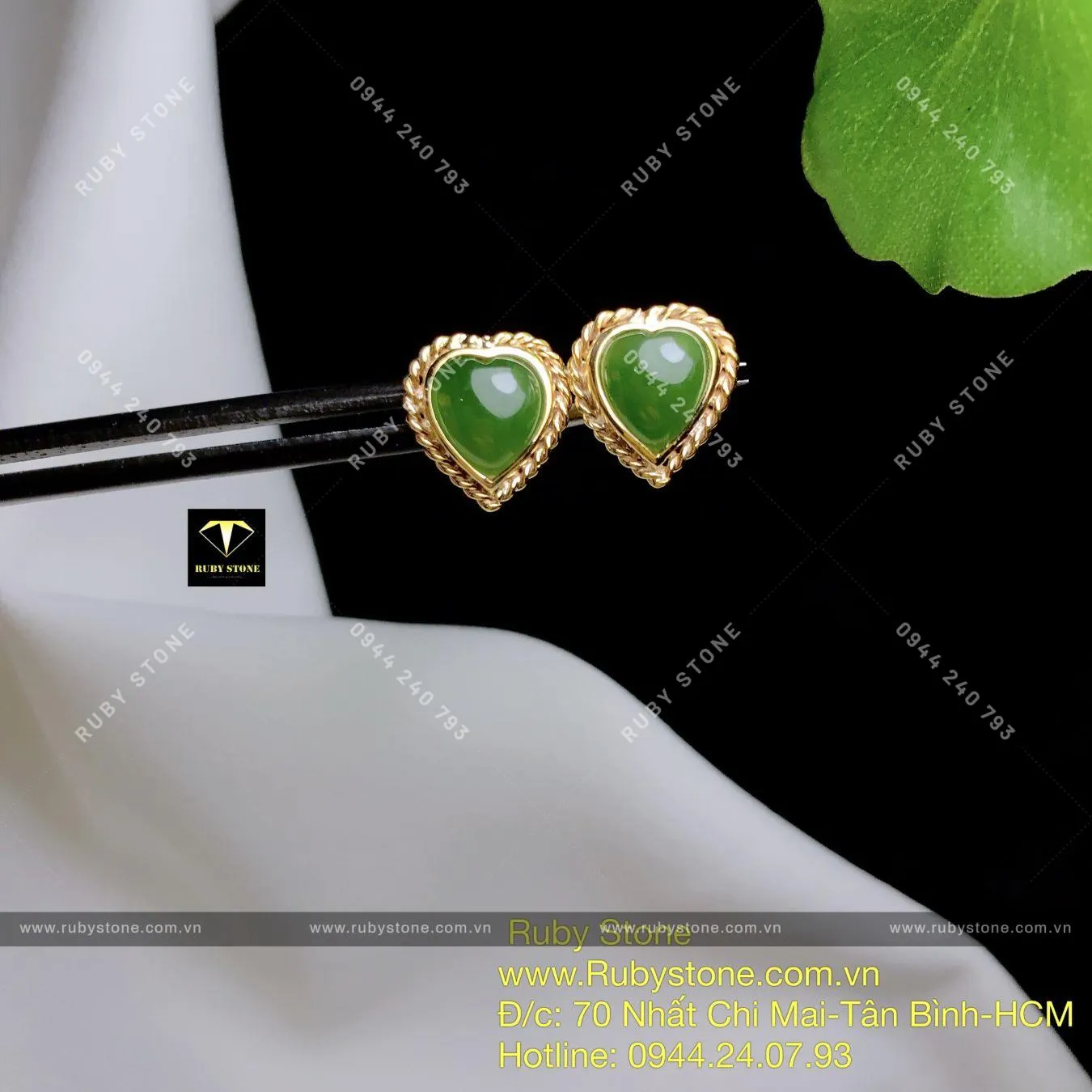 Khuyên tai trái tim Ngọc bích, vàng 10k chỉ se Khuyên tai trái tim Ngọc bích, vàng 10k chỉ se