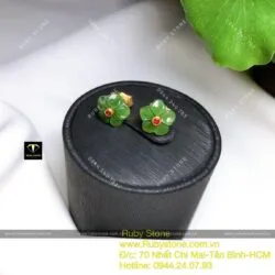 Khuyên tai Hoa mai nhị đỏ Ngọc bích, vàng 10k Khuyên tai Hoa mai nhị đỏ Ngọc bích, vàng 10k