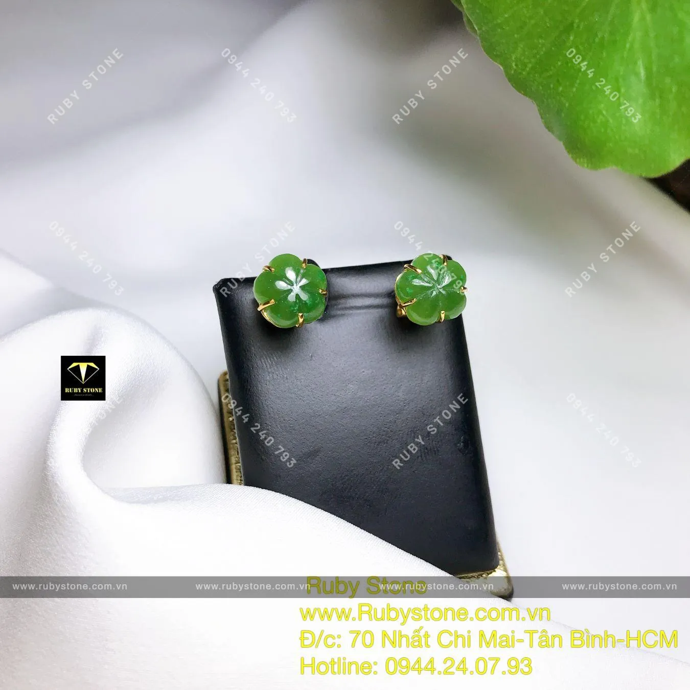 Khuyên tai hoa mai Ngọc bích 5 chấu, vàng 10k Khuyên tai hoa mai Ngọc bích 5 chấu, vàng 10k