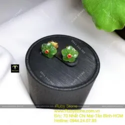 Khuyên tai Hoa mai nhị đỏ Ngọc bích, vàng 10k Khuyên tai Hoa mai nhị đỏ Ngọc bích, vàng 10k