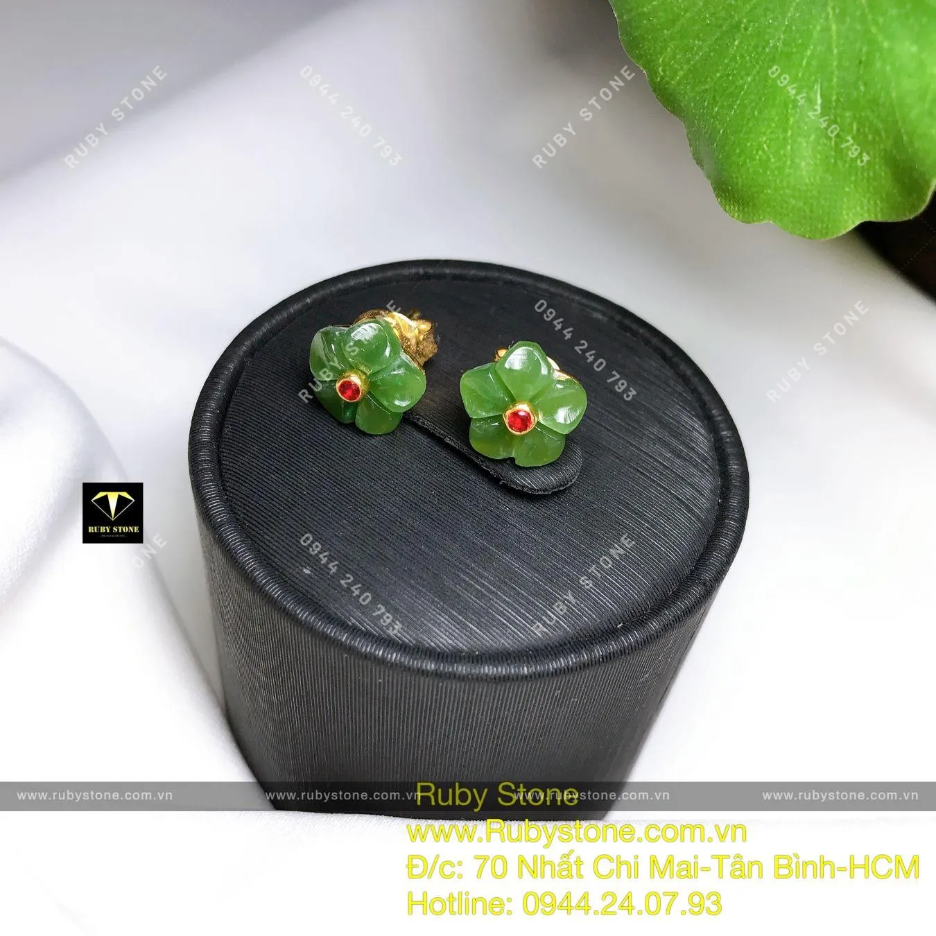 Khuyên tai Hoa mai nhị đỏ Ngọc bích, vàng 10k Khuyên tai Hoa mai nhị đỏ Ngọc bích, vàng 10k - Ảnh 8