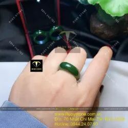 Nhẫn cặp yên ngựa Ngọc bích màu đậm Nhẫn cặp yên ngựa Ngọc bích màu đậm