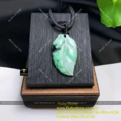 Mặt dây chuyền chiếc lá Cẩm Thạch sơn thuỷ (Jadeite A), KT 38mm