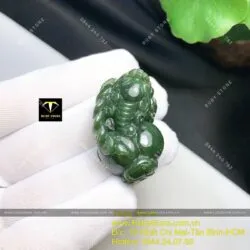 Tỳ hưu ngọc bích Canada chạm trổ tinh xảo màu sẫm, KT 40mm - Ảnh 3