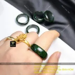 Nhẫn cẩm thạch sơn thuỷ xanh đậm, bản 10mm Nhẫn cẩm thạch sơn thuỷ xanh đậm, bản 10mm