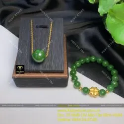 Bộ sản phẩm mặt dây chuyền và vòng tay ngọc bích Canada mix charm vàng 24k