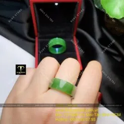 Nhẫn ngọc bích Canada xanh lá, bản vuông 8mm