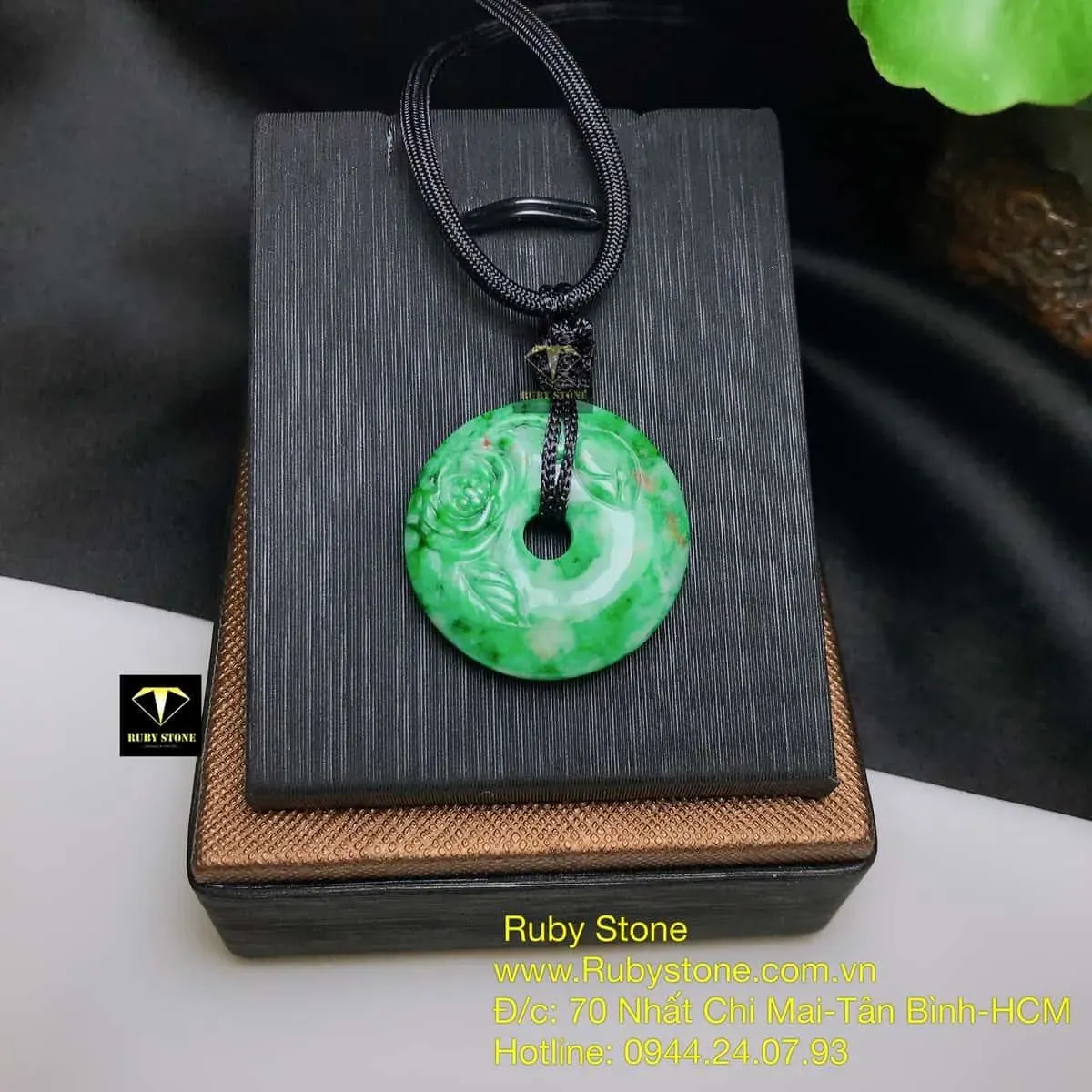 Đồng điếu ngọc Cẩm thạch xanh lý chạm hoa, ĐK 27mm Đồng điếu ngọc Cẩm thạch xanh lý chạm hoa, ĐK 27mm - Ảnh 4