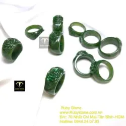 Nhẫn bản liền Hoa hồng ngọc bích Canada (Gia công theo ni tay) - Hình ảnh 5