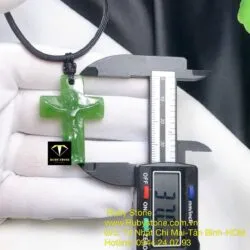 Mặt dây chuyền thánh giá Ngọc bích chạm tay, kích thước 37mm - Ảnh 2