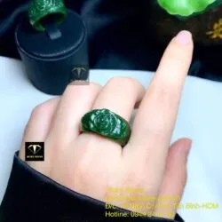 Nhẫn bản liền Hoa hồng Ngọc bích, size nhỏ - Ảnh 4