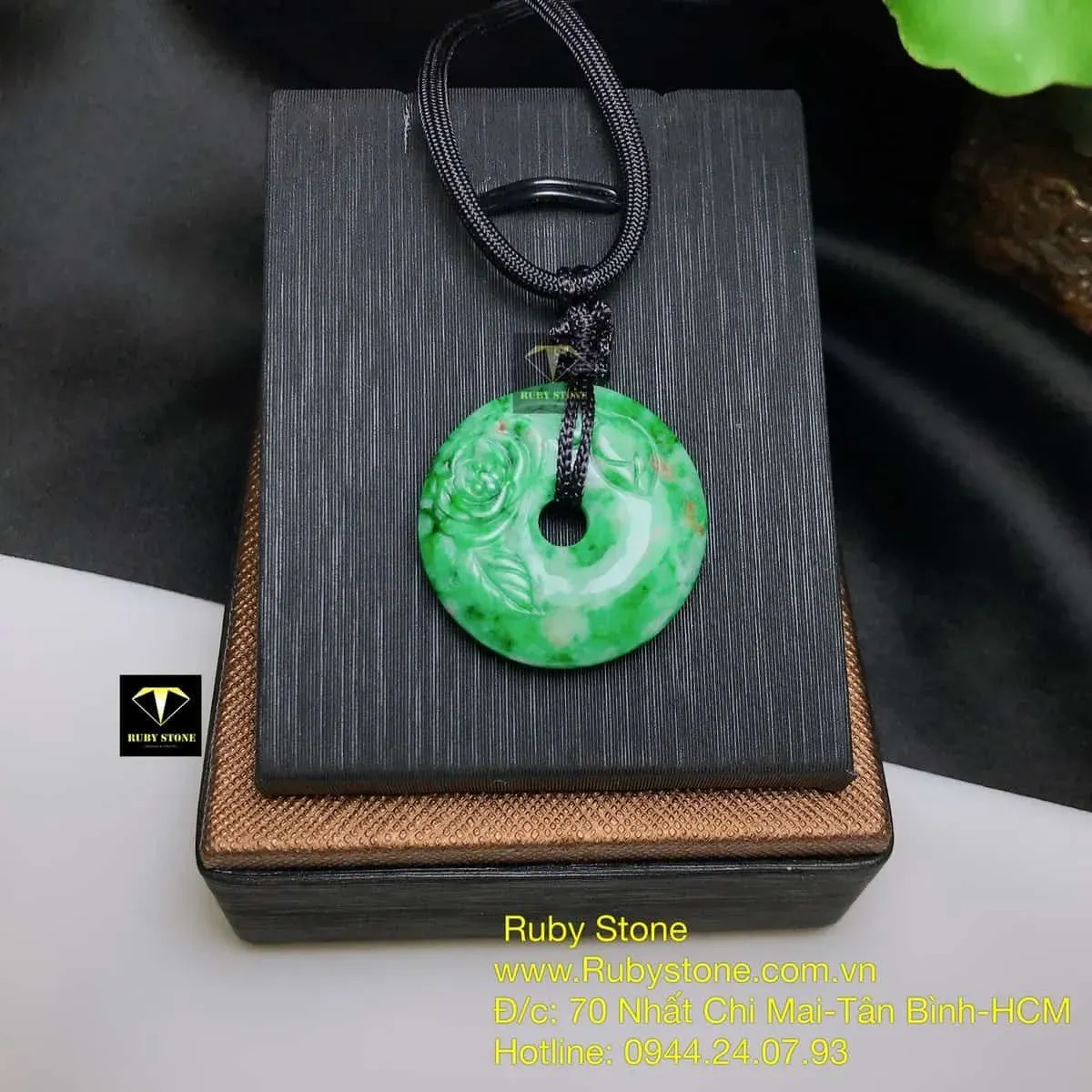 Đồng điếu ngọc Cẩm thạch xanh lý chạm hoa, ĐK 27mm Đồng điếu ngọc Cẩm thạch xanh lý chạm hoa, ĐK 27mm - Ảnh 3