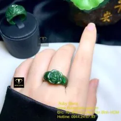 Nhẫn bản liền Hoa hồng Ngọc bích, size nhỏ - Ảnh 3