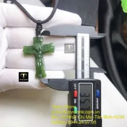 Mặt dây chuyền Thánh Giá ngọc bích chạm tay, KT 36mm - Ảnh 2