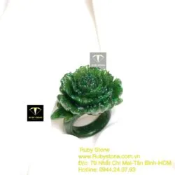 Nhẫn hoa mẫu đơn Ngọc bích (nguyên khối)