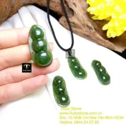 Mặt dây chuyền trái đậu ngọc bích Canada, KT 36,8mm