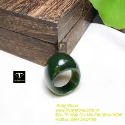 Nhẫn yên ngựa Ngọc bích Canada xanh đậm Nhẫn yên ngựa Ngọc bích Canada xanh đậm