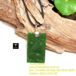 Mặt dây vô sự bài Ngọc bích Canada