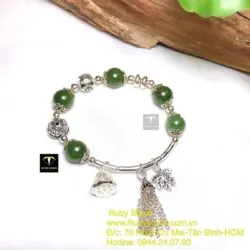 Vòng ngọc bích mix charm bạc - Ảnh 5