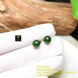 Khuyên tai trái châu ngọc bích xanh đậm 8 ly, vàng 18k Khuyên tai trái châu ngọc bích xanh đậm 8 ly, vàng 18k