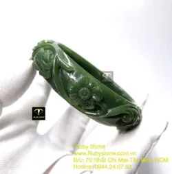 Vòng ngọc bích chạm Hoa mai, ni tay 55mm - Hình ảnh 5