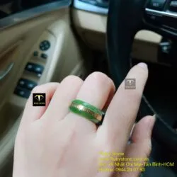 Bộ sản phẩm nhẫn ngọc bích bọc vàng và vòng chuỗi ngọc bích xanh lá - Hình ảnh 3
