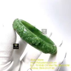 Vòng ngọc bích chạm Hoa mai, ni tay 53mm - Ảnh 2