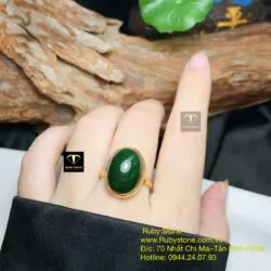 Nhẫn ngọc bích ổ hột Oval xanh đậm, vàng 18k - Ảnh 3