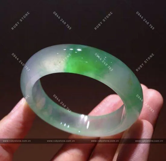Cách chọn vòng tay Phỉ thuý (Jadeite Jade)