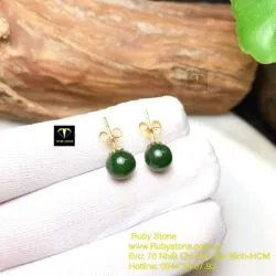 Khuyên tai trái châu ngọc bích xanh đậm 8 ly, vàng 18k Khuyên tai trái châu ngọc bích xanh đậm 8 ly, vàng 18k