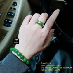 Bộ sản phẩm nhẫn ngọc bích bọc vàng và vòng chuỗi ngọc bích xanh lá - Hình ảnh 4