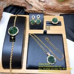 Bộ sản phẩm lắc, mặt dây, khuyên tai và nhẫn hoa mẫu đơn Ngọc bích, vàng 18k - Ảnh 7
