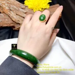 Nhẫn ngọc bích Oval xanh lý, vàng 18k