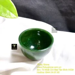 Ly trà ngọc bích Canada xanh lý đậm, kích thước 40x49x4mm (đế nhọn)