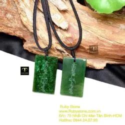 Mặt dây Ngọc bích khắc “Lục tự đại minh chân ngôn”