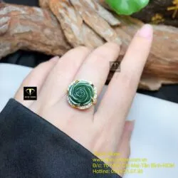 Bộ sản phẩm lắc, mặt dây, khuyên tai và nhẫn hoa mẫu đơn Ngọc bích, vàng 18k - Ảnh 5