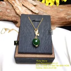 Mặt dây chuyền Trái châu Ngọc bích, móc vàng 18k