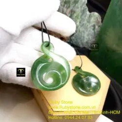 Mặt dây chuyền ngọc bích Maori kiểu twist, kích thước 50mm - Ảnh 2