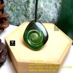 Mặt dây chuyền Maori kiểu Koru khắc trên da Ngọc bích, kích thước 40mm - Ảnh 5