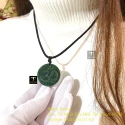 Mặt dây chuyền Lục Tự Đại Minh Chân Ngôn ngọc bích, mặt sau khắc chữ “Om”, KT 30mm - Ảnh 6
