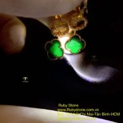 Khuyên tai cỏ bốn cánh ngọc Mực Dục, vàng 18k - Hình ảnh 2