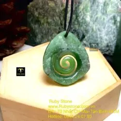 Mặt dây chuyền Maori kiểu Koru khắc trên da Ngọc bích, kích thước 40mm