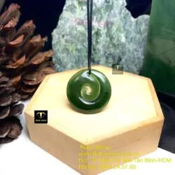 Mặt dây chuyền ngọc bích Koru Maori, kích thước 30mm