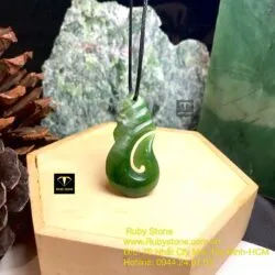 Mặt dây chuyền ngọc bích Maori kiểu Matau (lưỡi câu cá), kích thước 40mm - Ảnh 4