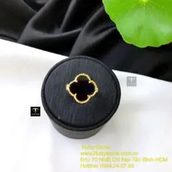 Nhẫn cỏ bốn cánh ngọc Mực Dục, vàng 18k