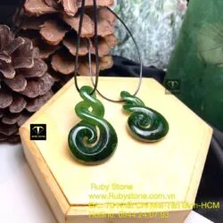 Mặt dây chuyền ngọc bích Maori kiểu double twist, kích thuớc 40mm - Ảnh 7