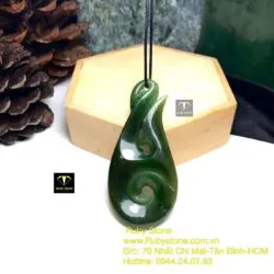 Mặt dây chuyền ngọc bích Canada Koru mix Matau Maori, kích thước 70mm