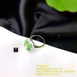 Nhẫn cỏ bốn cánh Ngọc bích, vàng trắng 18k (Italy 750) - Hình ảnh 3