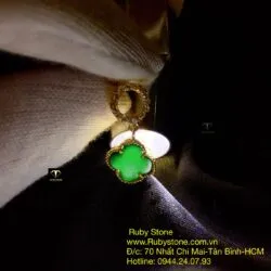 Khuyên tai cỏ bốn cánh ngọc Mực Dục, vàng 18k - Hình ảnh 3