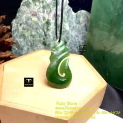 Mặt dây chuyền ngọc bích Maori kiểu Matau (lưỡi câu cá), kích thước 40mm